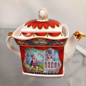 Sadler Romeo and Juliet Tea Pot